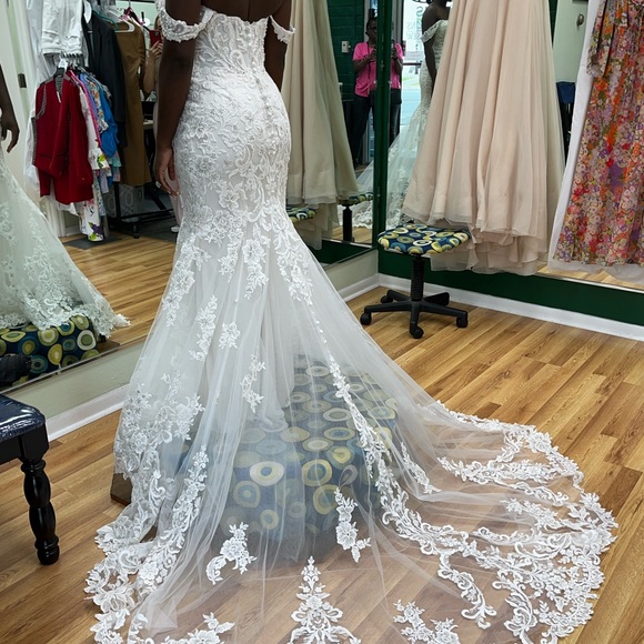 Wedding Dress - Picture 2 of 5